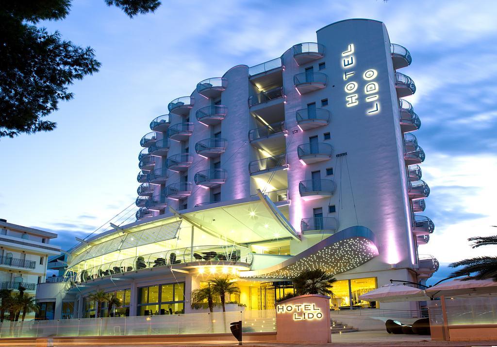 Hotel Lido Alba Adriatica Kültér fotó