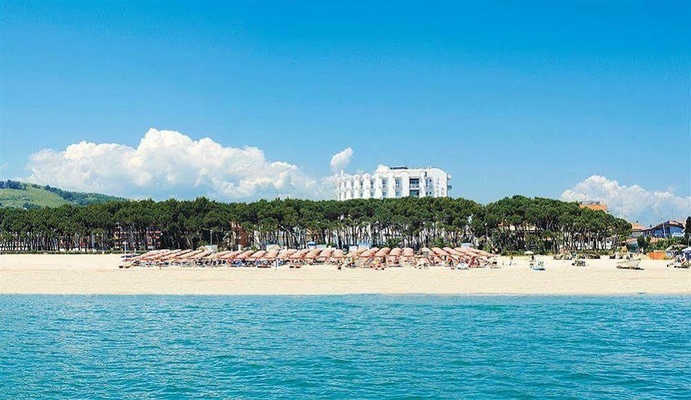 Hotel Lido Alba Adriatica Kültér fotó
